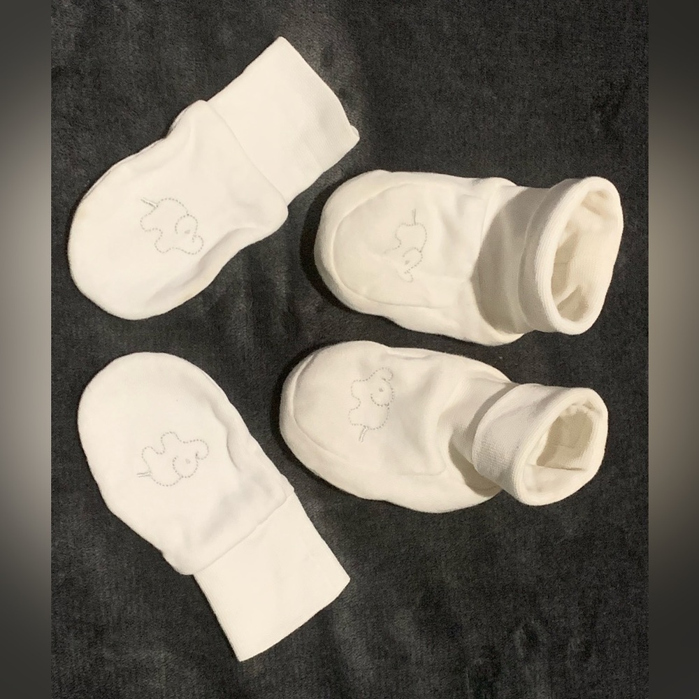 62. Newborn Mitt and Bootie Set